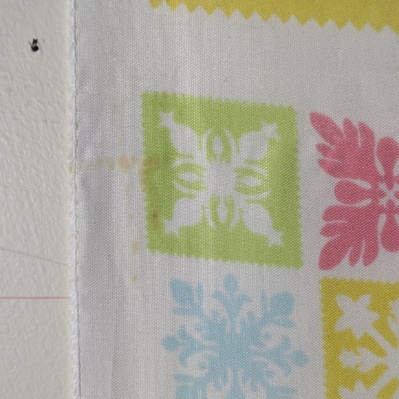 White Colorful Floral design Quilted Pattern Scarf 26x26 -inch - Good Condition - Picture 11 of 13